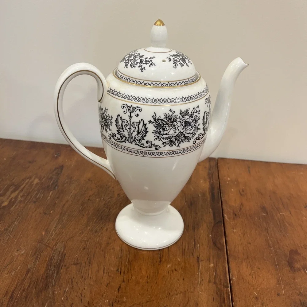 Wedgwood Black Columbia large coffee pot‎ 1¾ pints (UK), VGUC 10.5